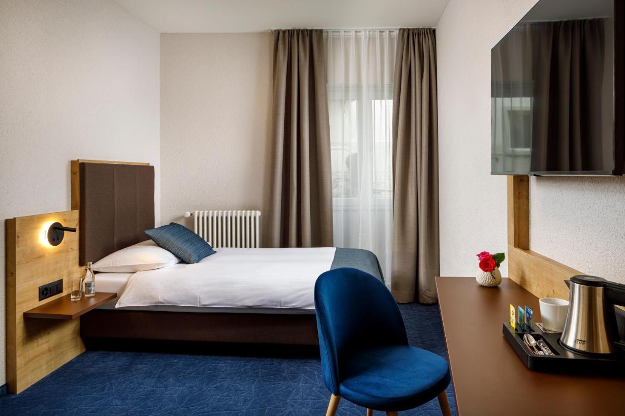 Hotel Tivoli Schlieren Exteriör bild